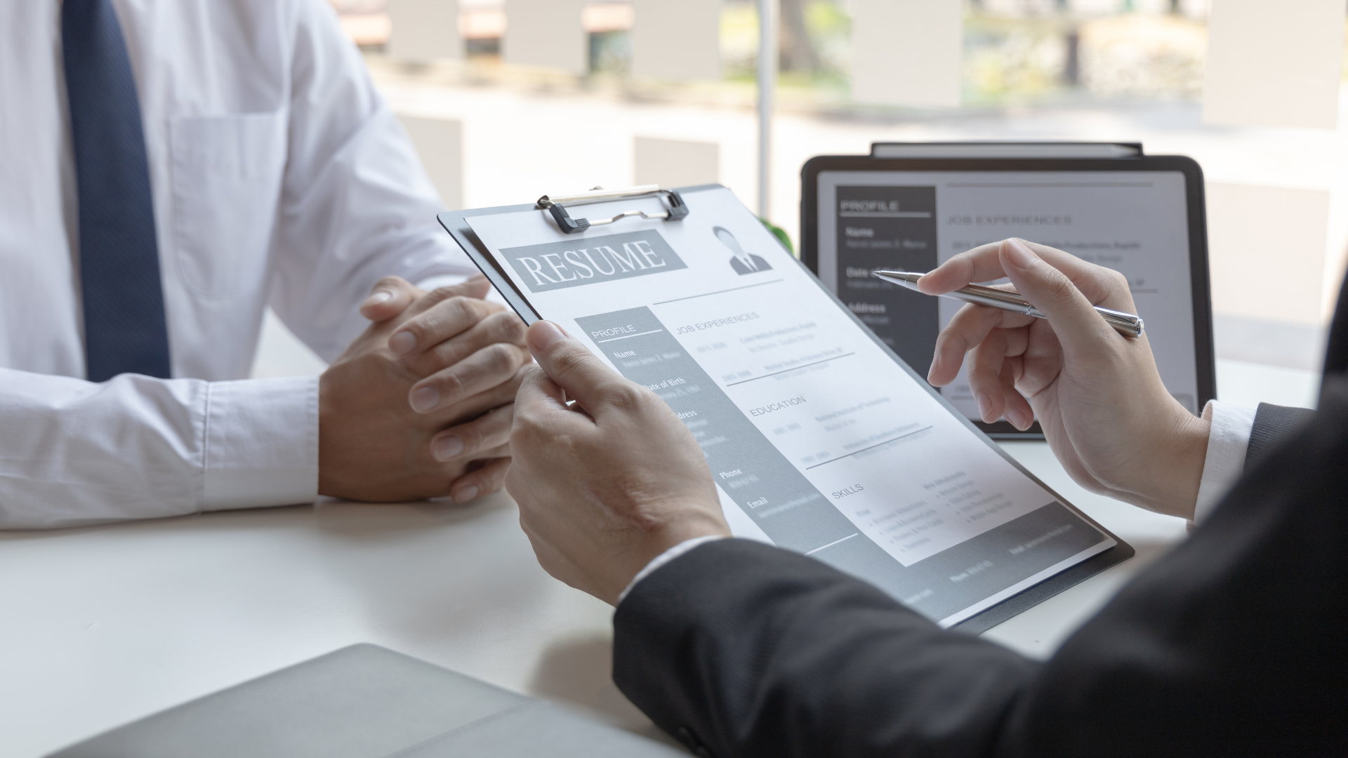 Communication of the company's name and qualification interview